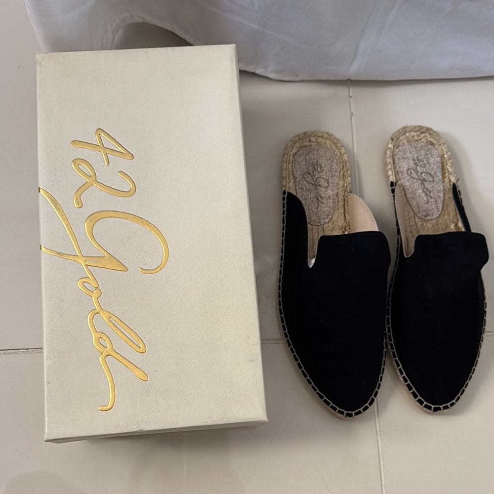 42 Gold Women's Black Espadrille Mules